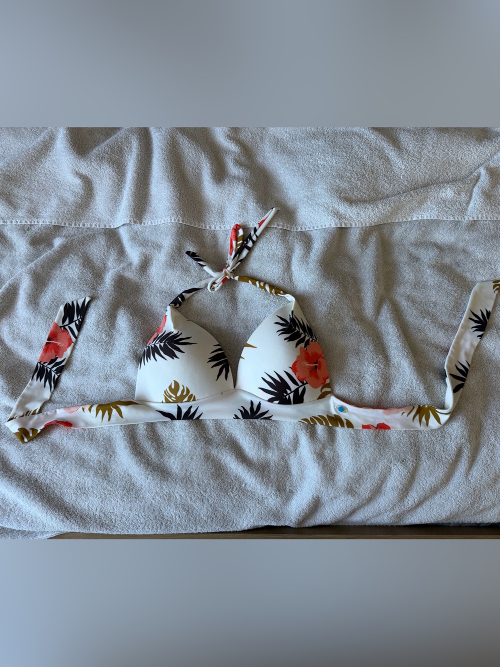 La Vie En Rose White Bikini Top with Coral Floral Print